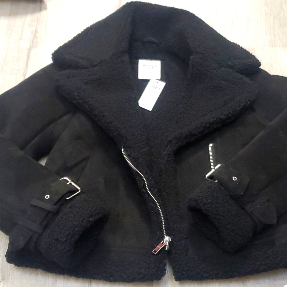 NWT Abercrombie Sherpa coat Size Small
